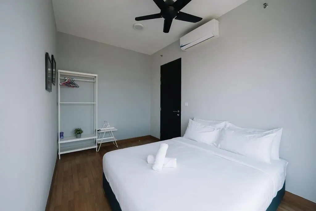 Seaview Tropicana218 3Br 2Cp George Town Malezja